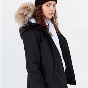 Aritzia Tna Larsen Parka
